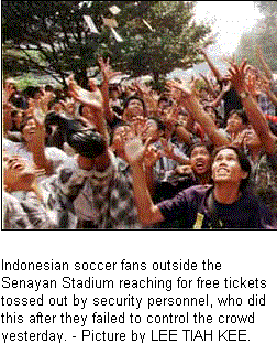 riot2.gif (31065 bytes)